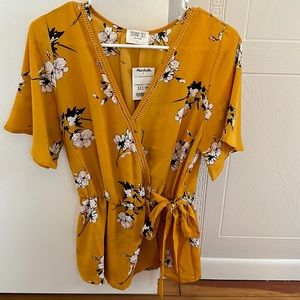 Sienna Sky Peplum Floral Top Gold V Neck Tie Waist Blouse Floral